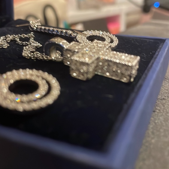 Swarovski necklace and earrings set - Picture 4 of 4